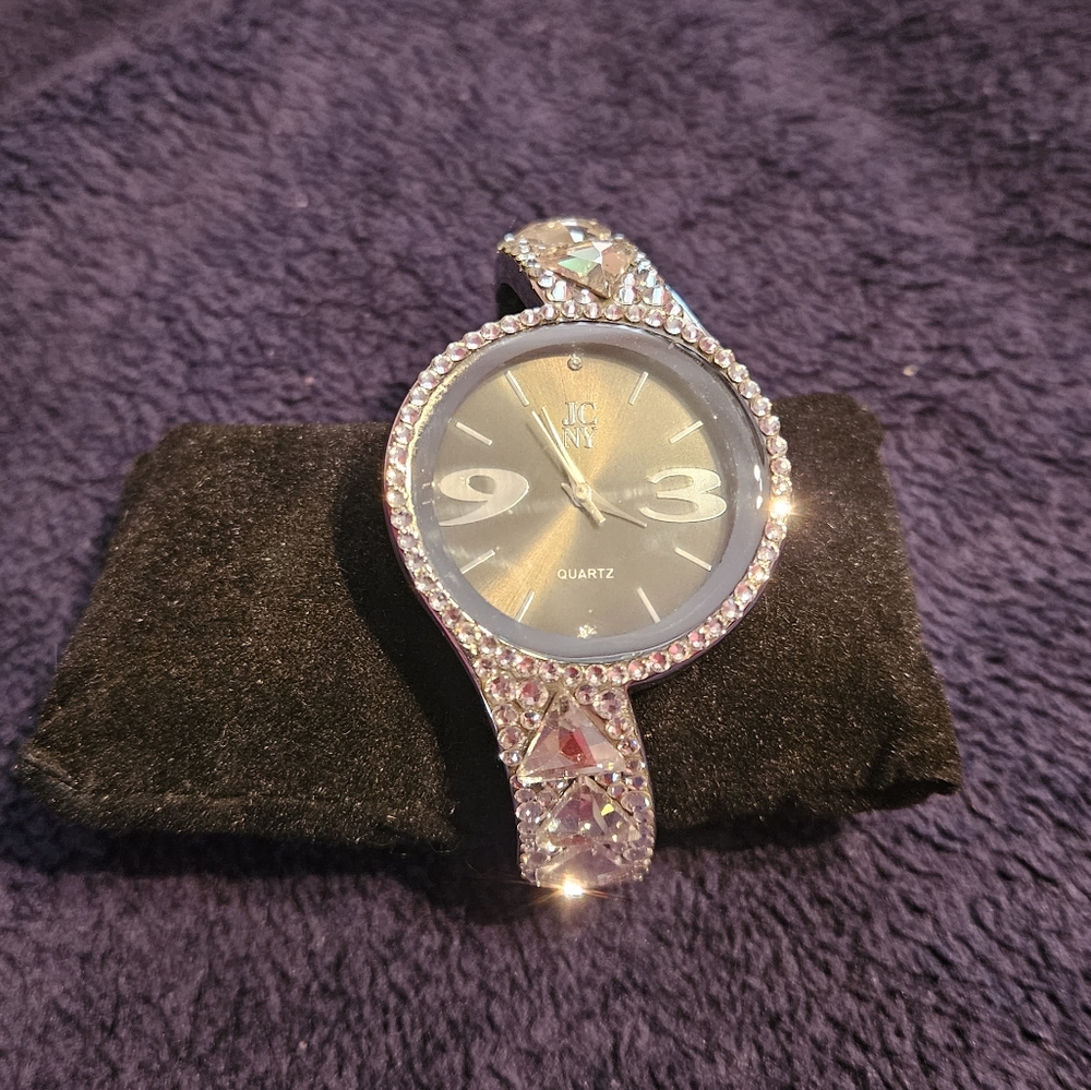 Jimmy Crystal Watch - Picture 2 of 4